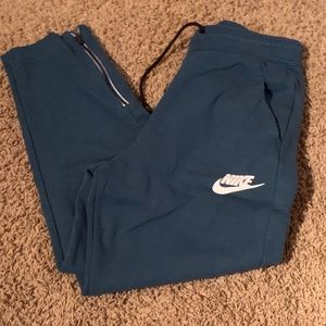 Nike Cropped Pants